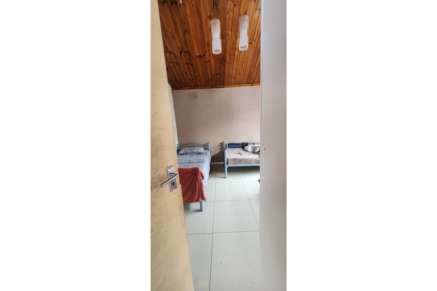 8 Bedroom Property for Sale in De La Haye Western Cape